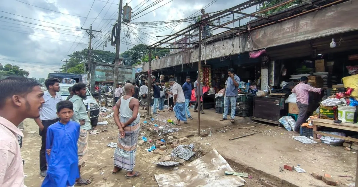 চন্দনাইশের গাছবাড়িয়া পুরাতন কলেজ গেট এলাকায় অবৈধ স্থাপনা উচ্ছেদ অভিযান