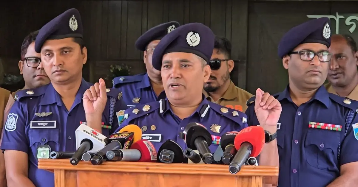 নওগাঁয় ছিনতাইয়ের ঘটনায় পুলিশের সংবাদ সম্মেলন
