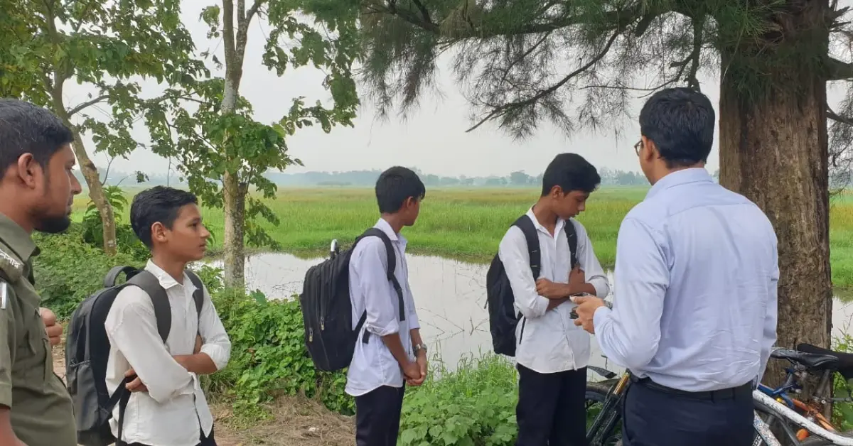 স্কুল ফাঁকি দেওয়া শিক্ষার্থীদের বিরুদ্ধে অভিযান
